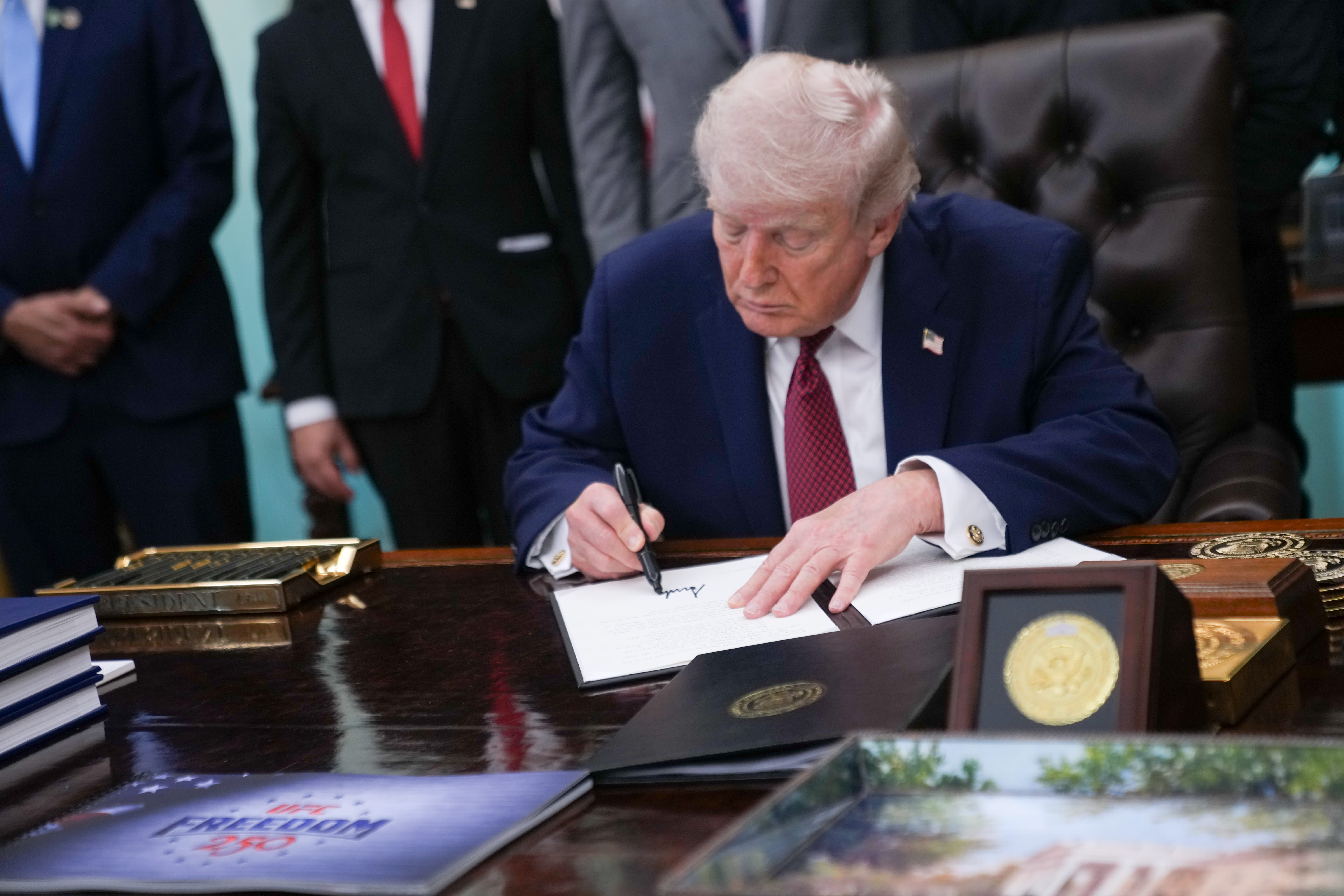 Trump'tan Jenerik İlaçlara Gümrük Vergisi: 2028'de Yürürlükte