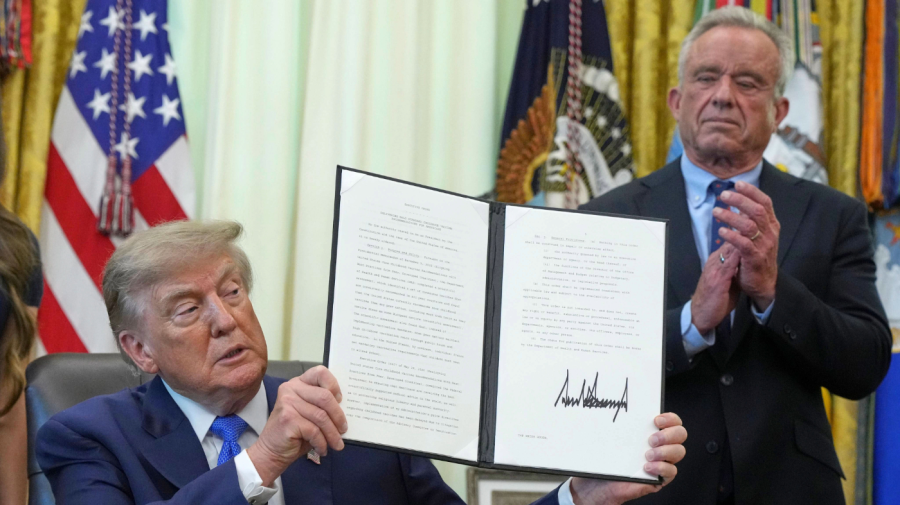 Trump kararnamelerle halk sağlığını yok ediyor