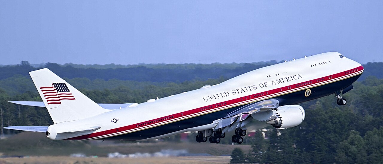 Trump: Katar'ın hediye ettiği Air Force One'da acil çıkış kaydırağı kontrol ediliyor