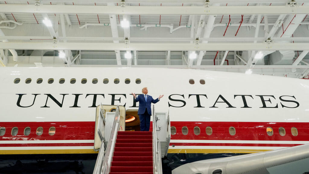 Trump, Katar'dan Hediye Uçağı 'Hava Kuvvetleri Bir'i' Olarak Tanıttı