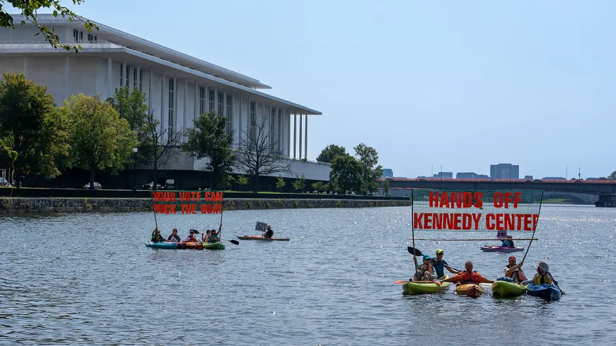 Trump, Kennedy Center'dan 'tanınma' talebinde ısrarcı