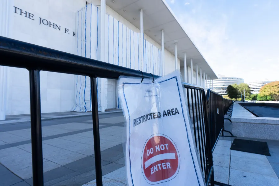Trump Kennedy Center'ı Yıkmayı Reddetmedi