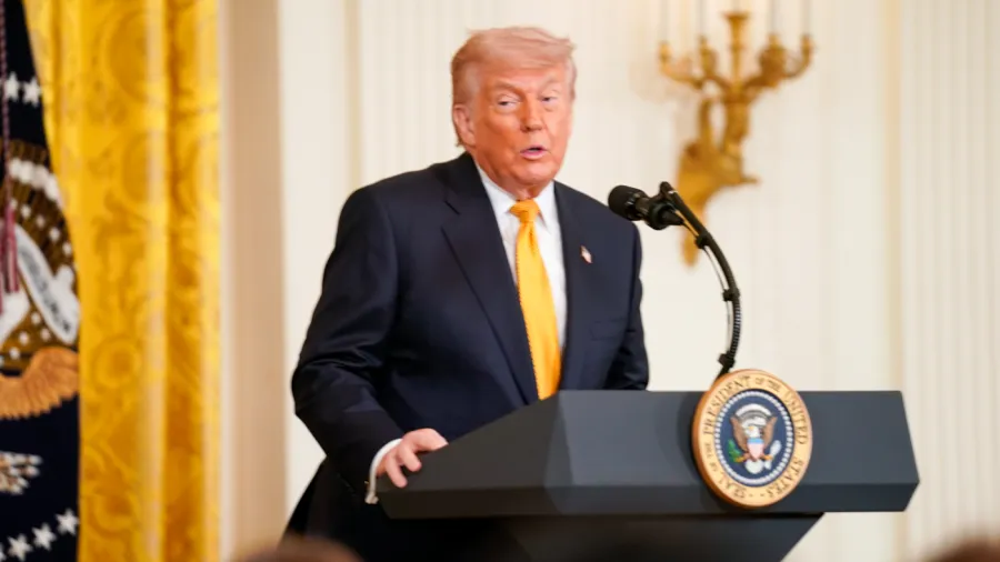 Trump kömür yatırımını canlı yayında duyuruyor