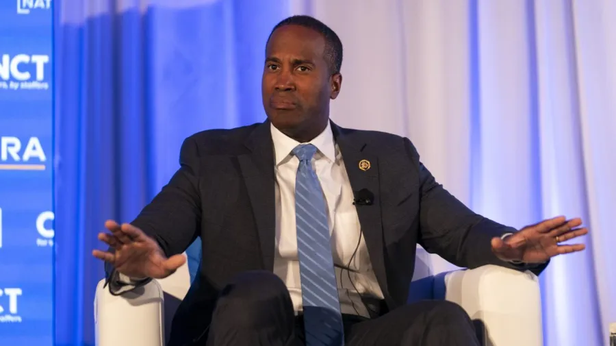 Trump, Michigan Valilik Yarışında John James'i Destekledi