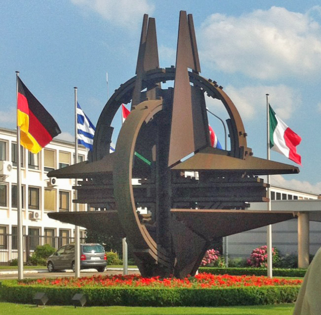 Trump, NATO Liderlerine ABD'nin İttifakta Kalmasını İstediğini Söyledi