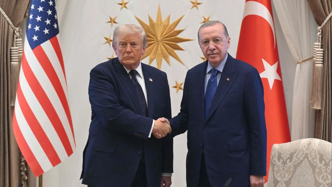Trump NATO’yu eleştirdi: ABD Grönland’ı kontrol etmeli
