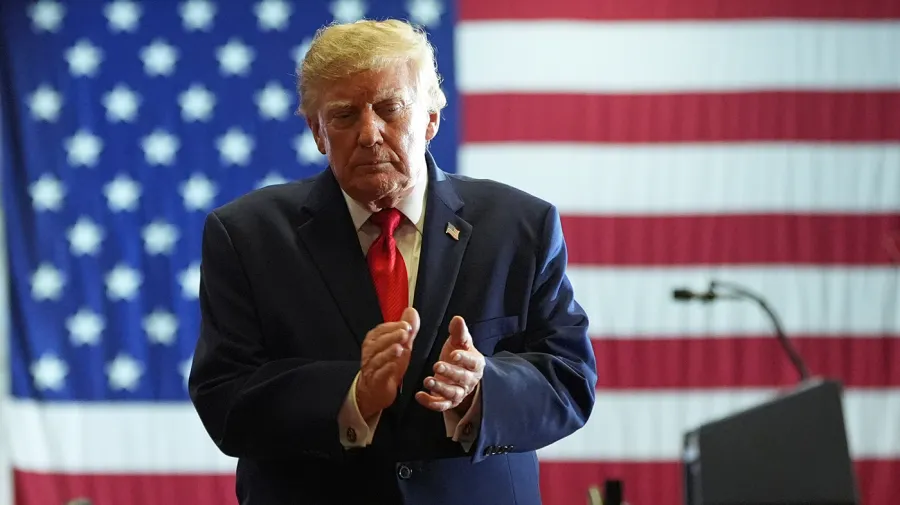 Trump, Nebraska'da Seçim Mitinginde: Cumhuriyetçiler Senato Yarışında Endişeli