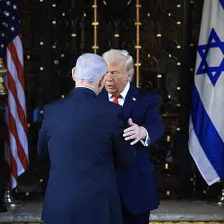 Trump, Netanyahu'yu İran'ın Müzakere Tehdidi Üzerine Durdurdu