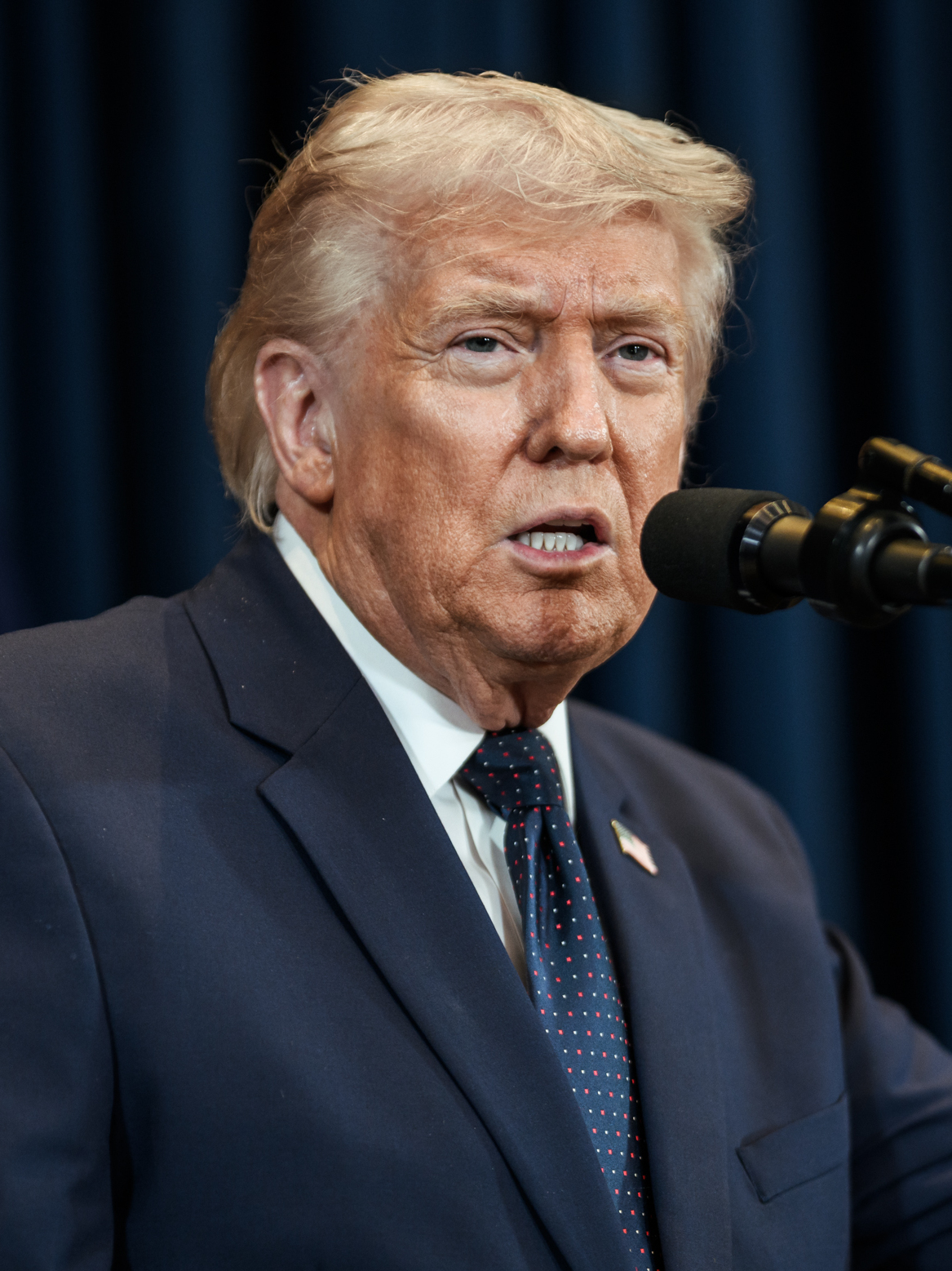 Trump, ABD doğumlu Papa'dan 54 puan daha az popüler