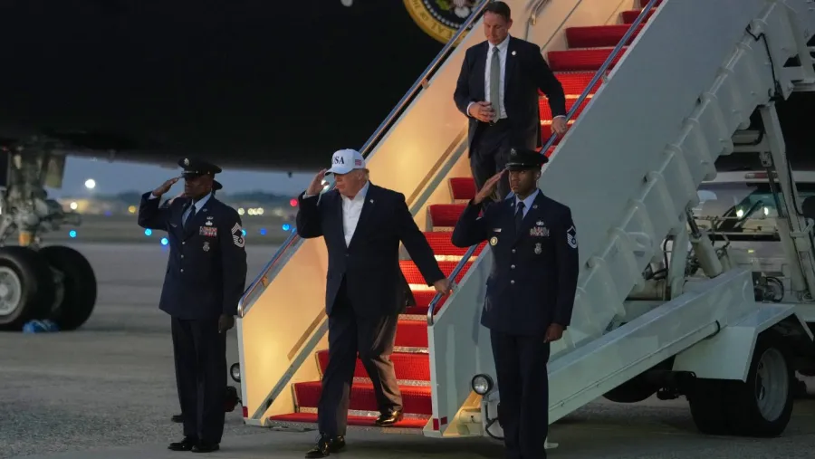 Trump Petrol Fiyatlarına Baskı Yapıyor, ABD'de Beklenenden Az İstihdam