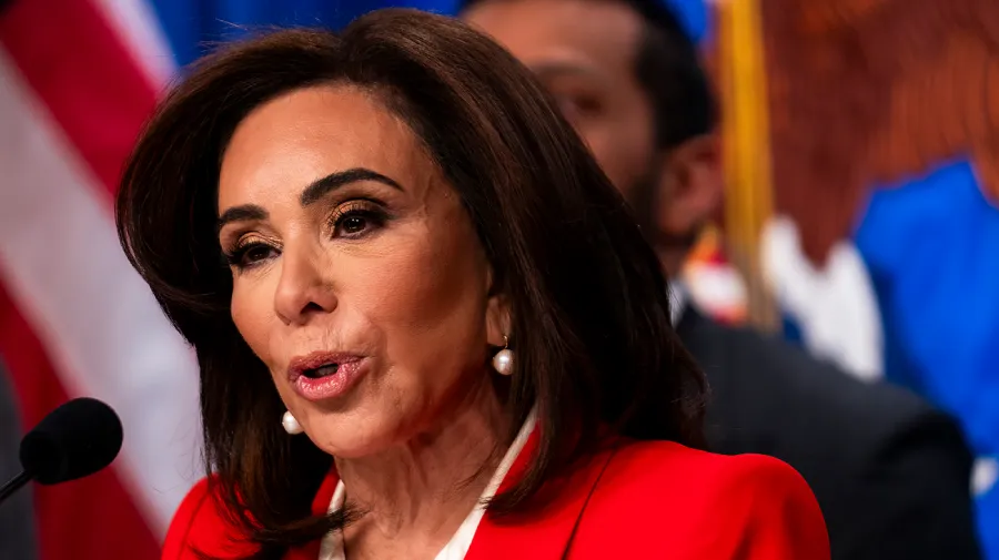 Trump: Pirro 'boğuldu', 'şemsiye gibi katlandı