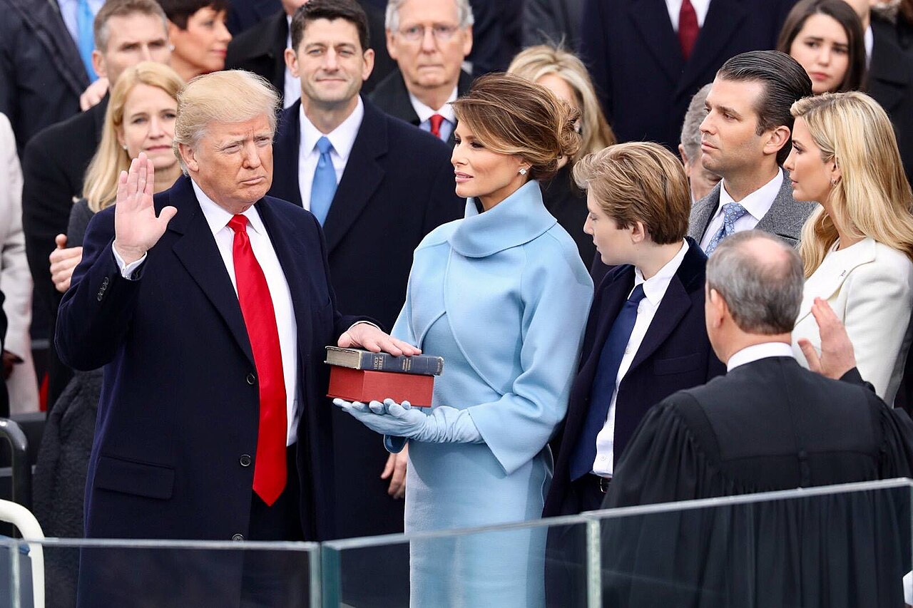 Vergi Mükellefleri Trump'ın Kendi Posterlerini Finanse Ediyor