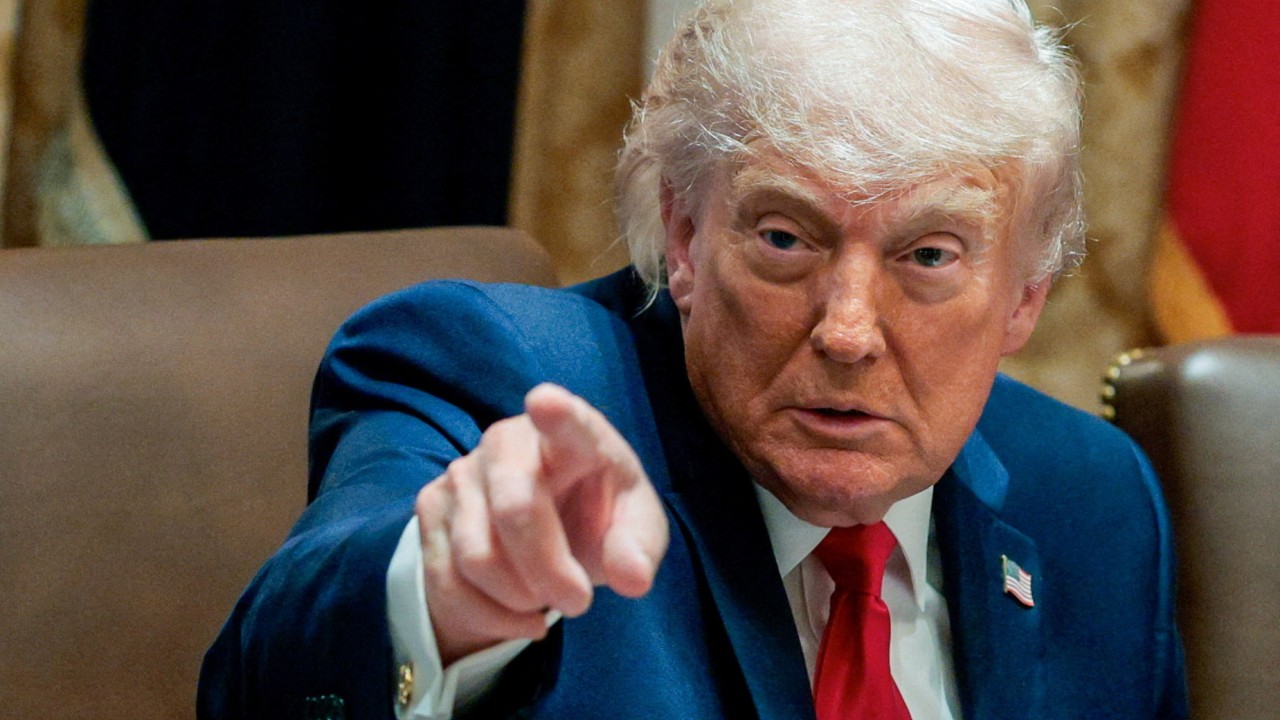 Trump, yeni istihbarat şefine 'işten çıkarmaları başlat' talimatı verdi