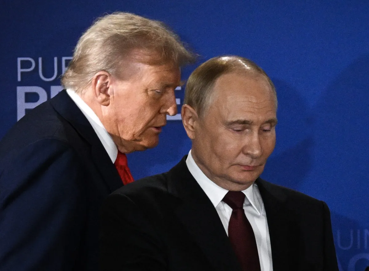 Trump, Putin'in Dizel Lekeli Ayakkabılarını Giyor