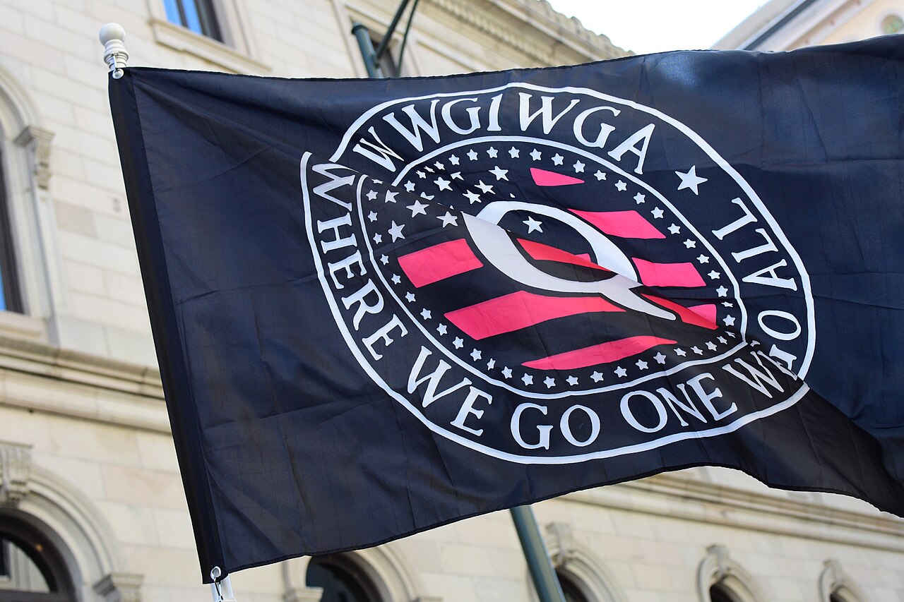 Trump'tan QAnon bağlantılı 'Truth Social' paylaşımı