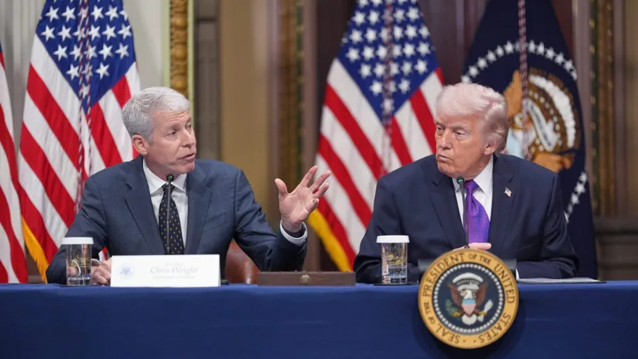 Trump, Benzin Fiyatlarını Düşürmek İçin Rafinerilerle Buluşuyor