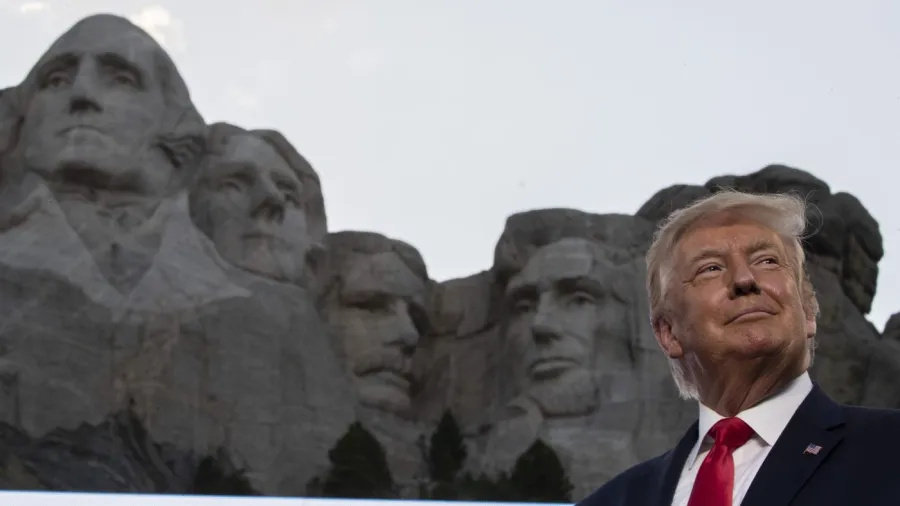 Trump, Rushmore Dağı’nda Komünizmi Hedef Aldı: ‘Düşman’ Vurgusu