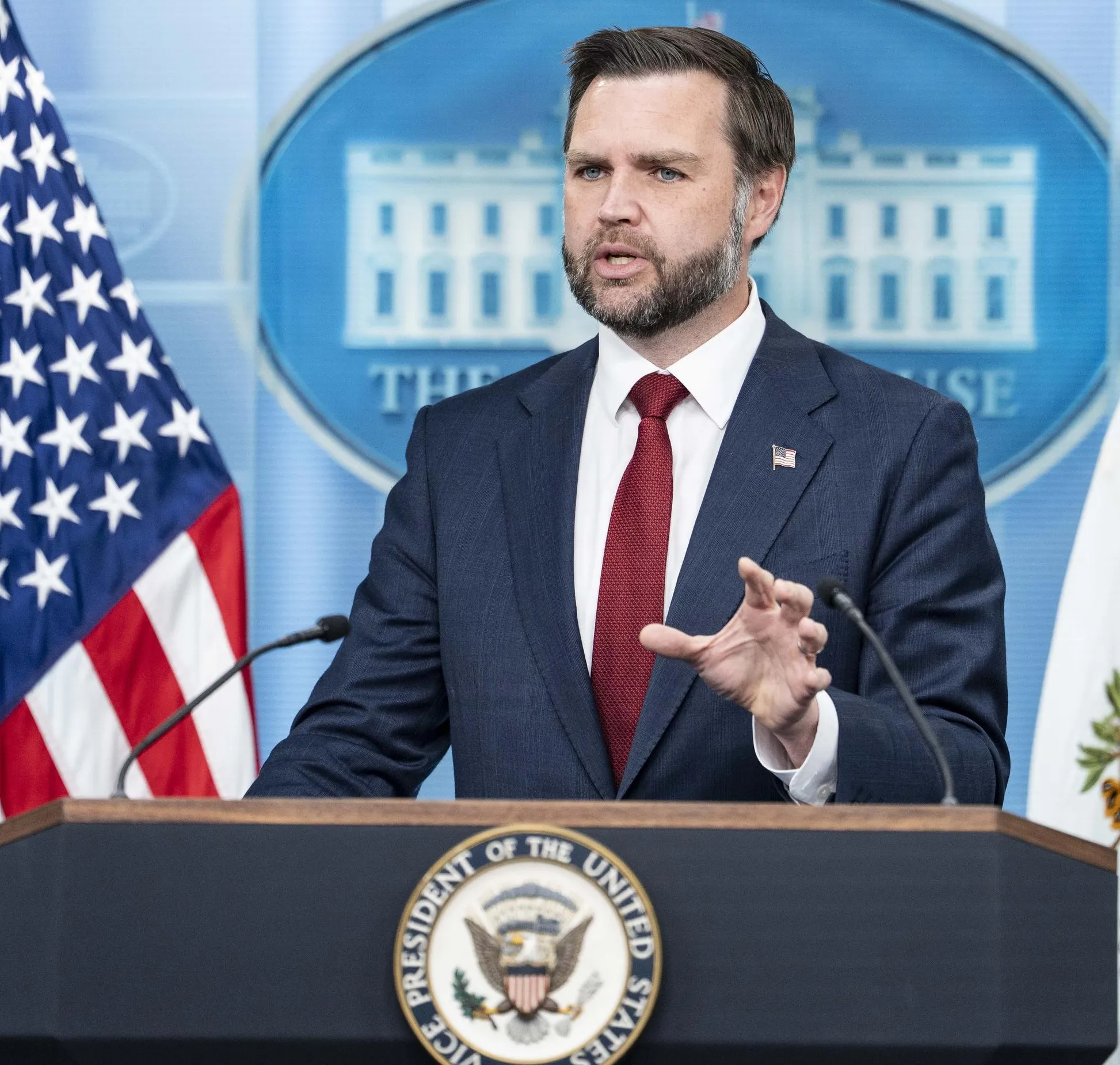 Trump'ın Savaşçı Başkanlığında 'Önce Amerika' Testi