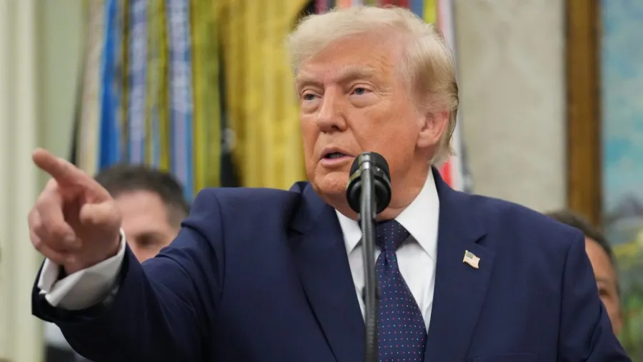 Trump Seçim Komisyonu'ndaki Demokratları Görevden Aldı