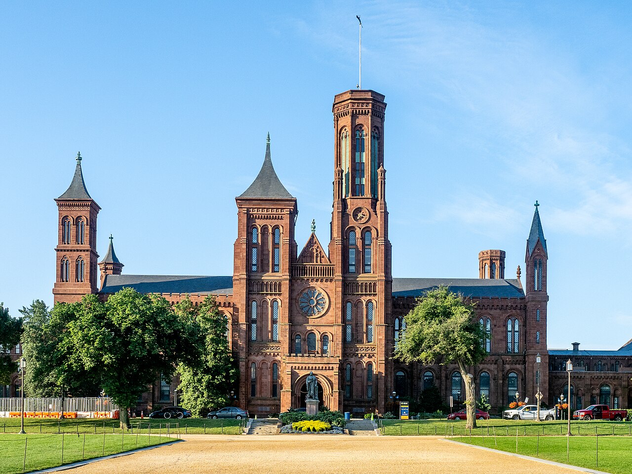 Trump, Smithsonian'daki Tarihe Uyarı Etiketleri Ekletiyor