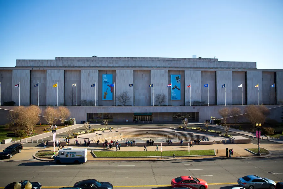 Trump'tan Smithsonian'a Washington Heykeli ve Sergi Talebi