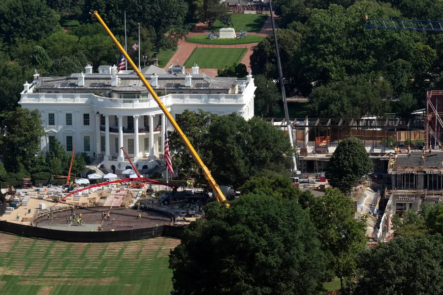 Trump'tan tarihi vakfa 'askeri sır' suçlaması