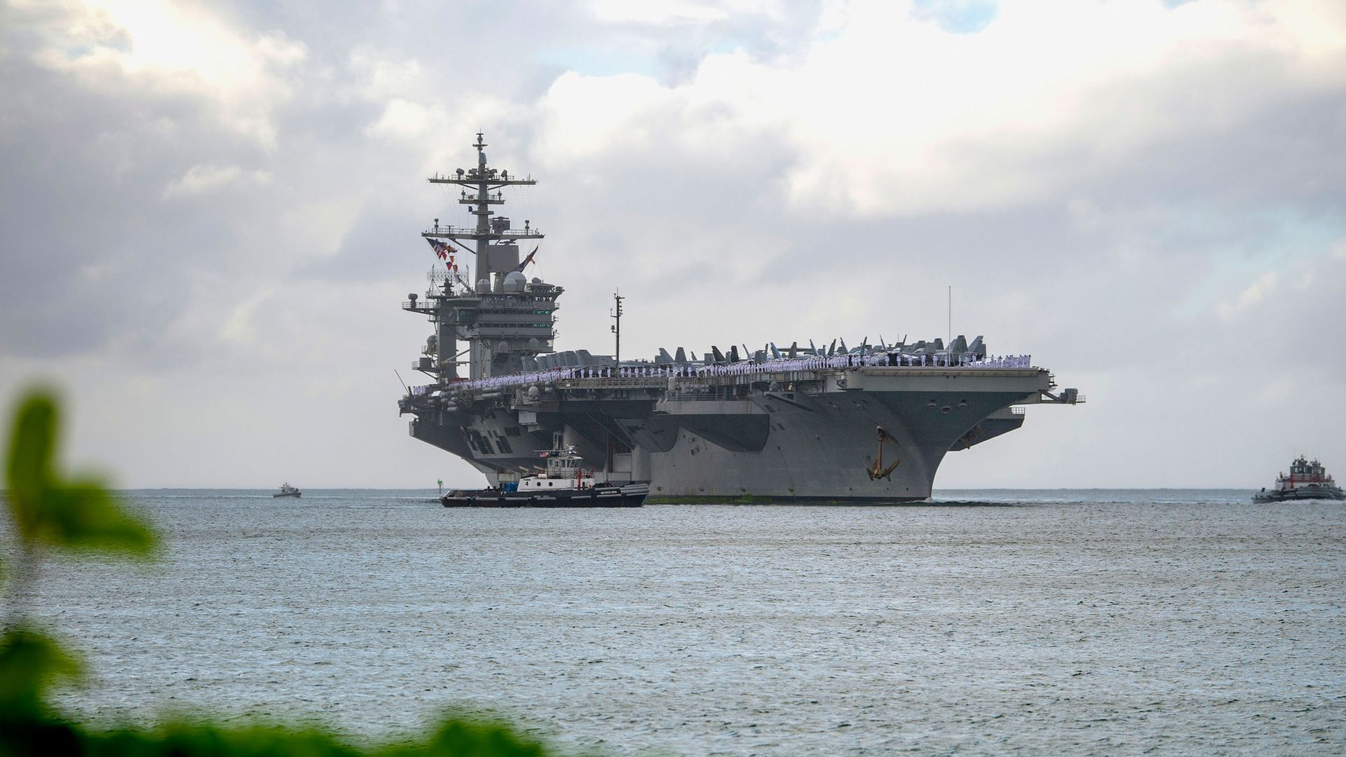 Trump, USS Abraham Lincoln'deki koşullar için endişeleri reddetti