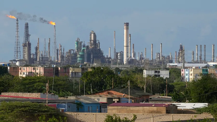 Trump Venezuela Anlaşmasını Övdü; Petrol İçin Engeller Sürüyor