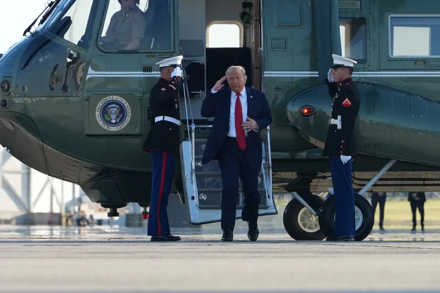 Trump Versailles'da İran'la Savaşı Bitiren Mutabakatı İmzaladı
