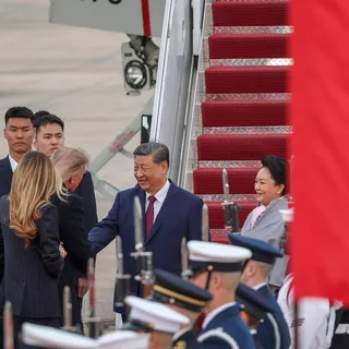 Trump, Xi'yi havaalanında karşıladı: Nadir diplomatik jest