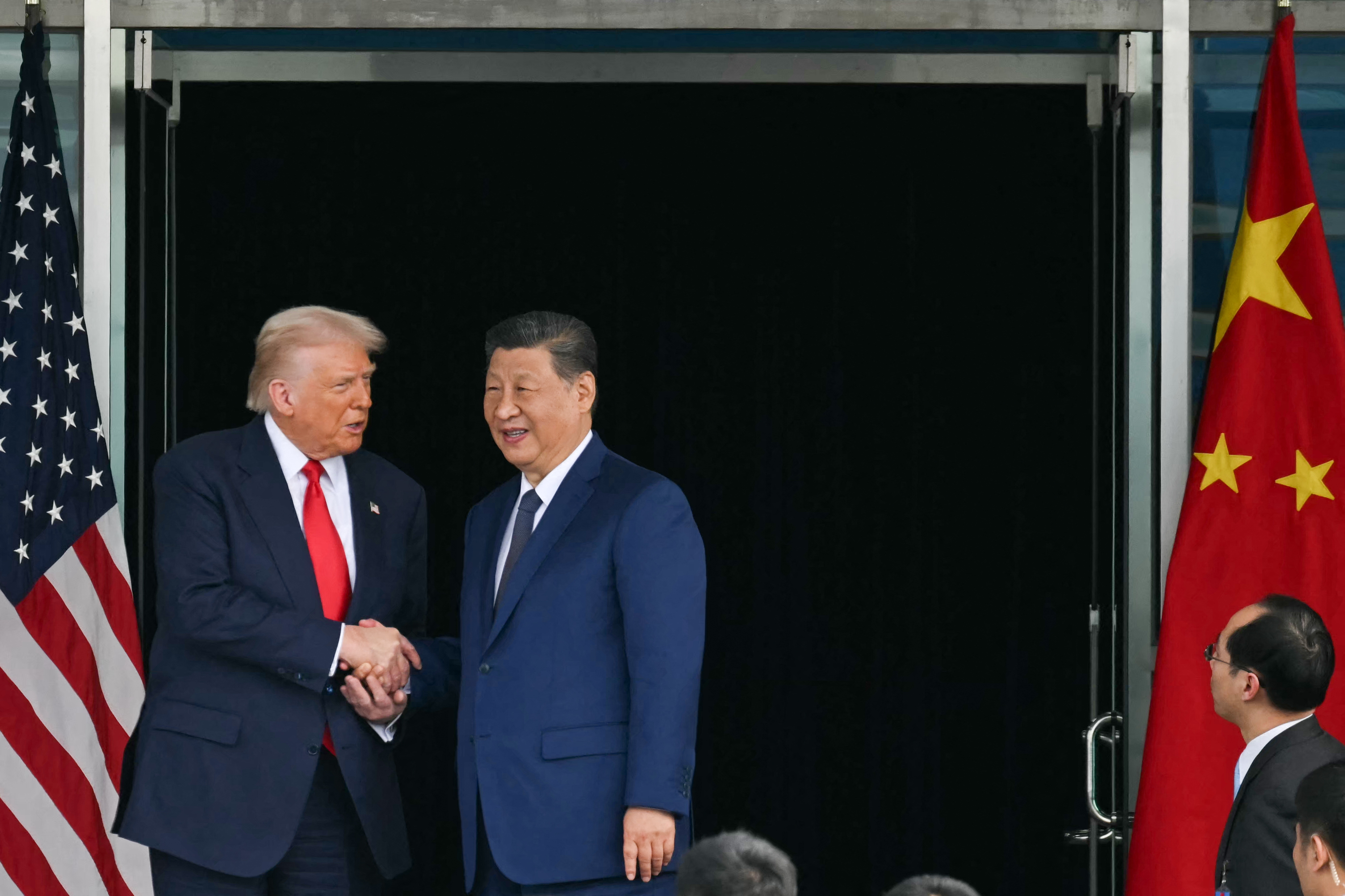 Trump ve Xi zirvede gerginlik ortasında sıcak ton yakaladı