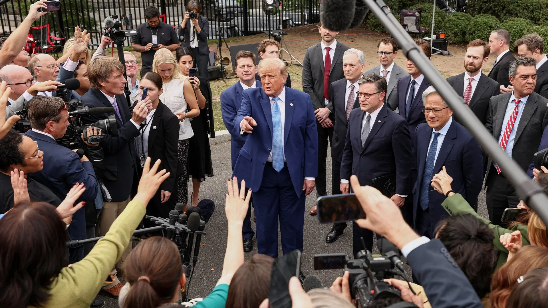 Trump'tan Yapay Zeka için Gönüllü Düzenleme Adımı