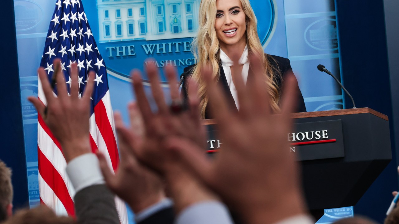 Trump'ın yeni sözcüsü Beyaz Saray'da ilk sınavında sadece 3 soru aldı