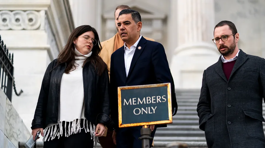 Trump yetkililerine Demokrat çoğunlukla ilk gün celbi