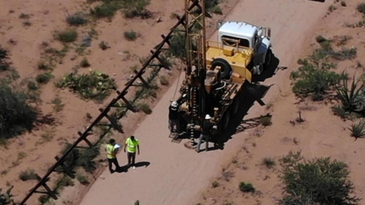 Trump yönetimi Arizona'da Kızılderili kabilesinin itirazlarına rağmen duvar inşaatına başladı