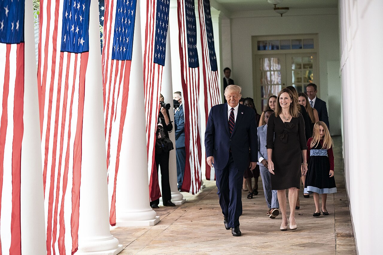 Trump'ın YSK adayı Barrett muhafazakâr çoğunlukla çelişiyor, MAGA öfkeli