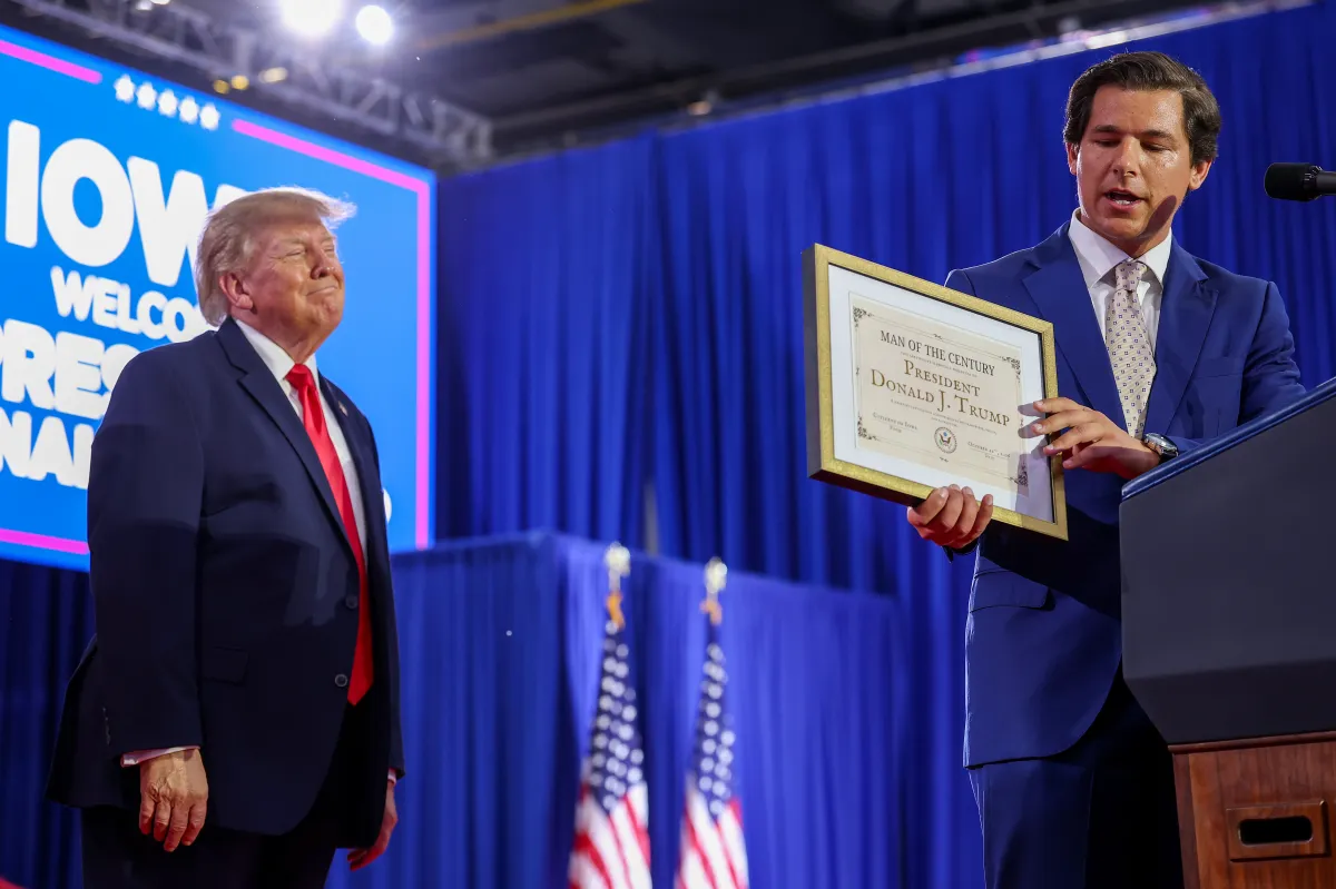 Trump'a 'Yüzyılın Adamı' Ödülü Verildi