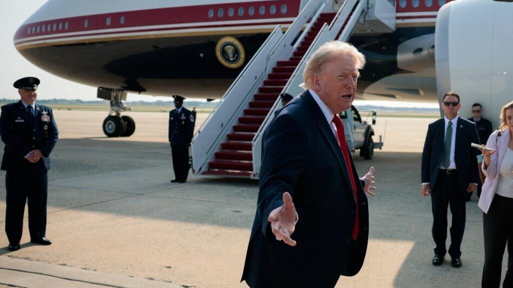 Trump'a 'Kripto Yolsuzluğu' Suçlaması: 1.2 Milyar Dolar Gelir İddiası