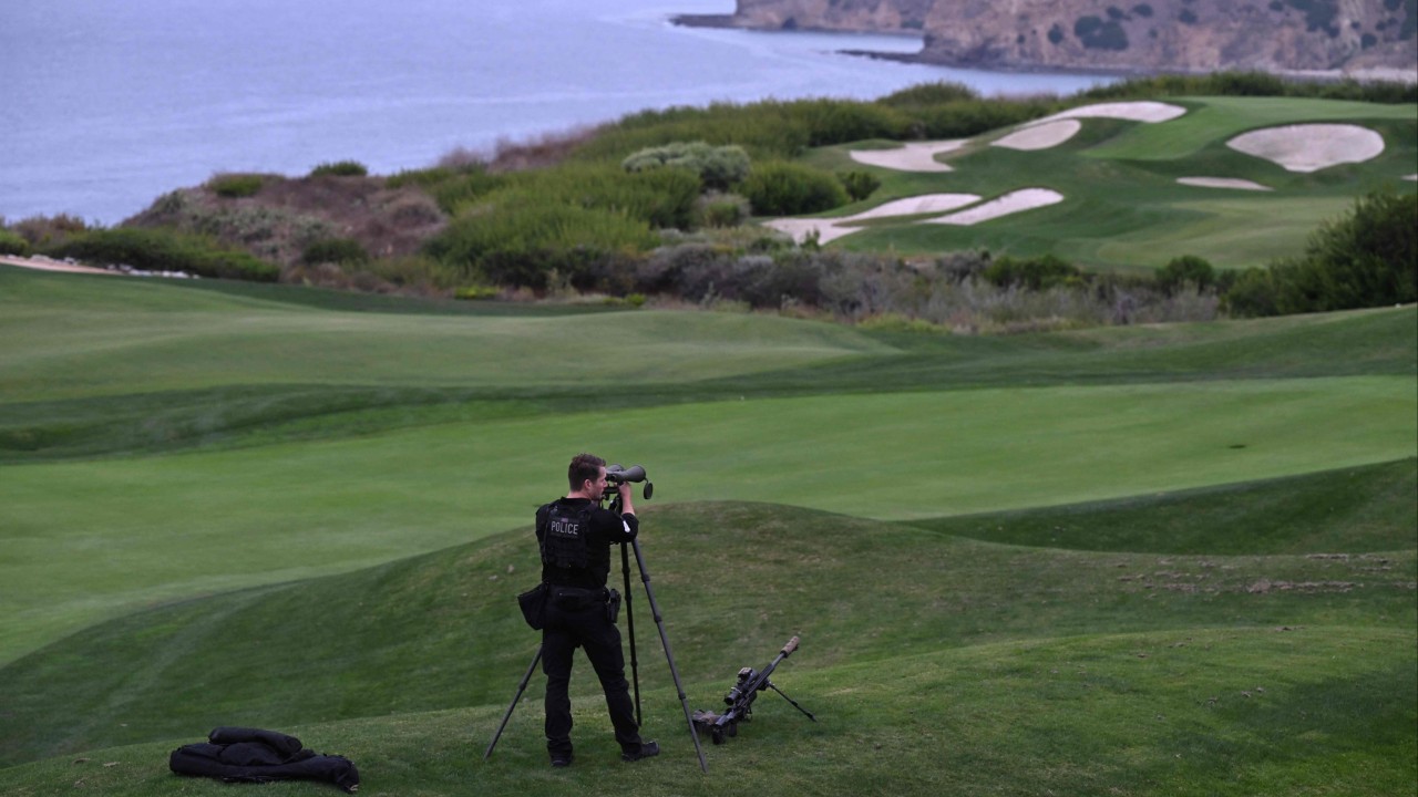 Trump'ın golf sahasında silahlı kişi gözaltına alındı