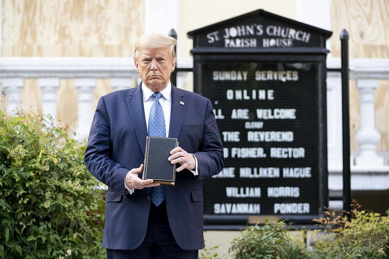 Trump'ın Kanlı Doğum Günü Partisi