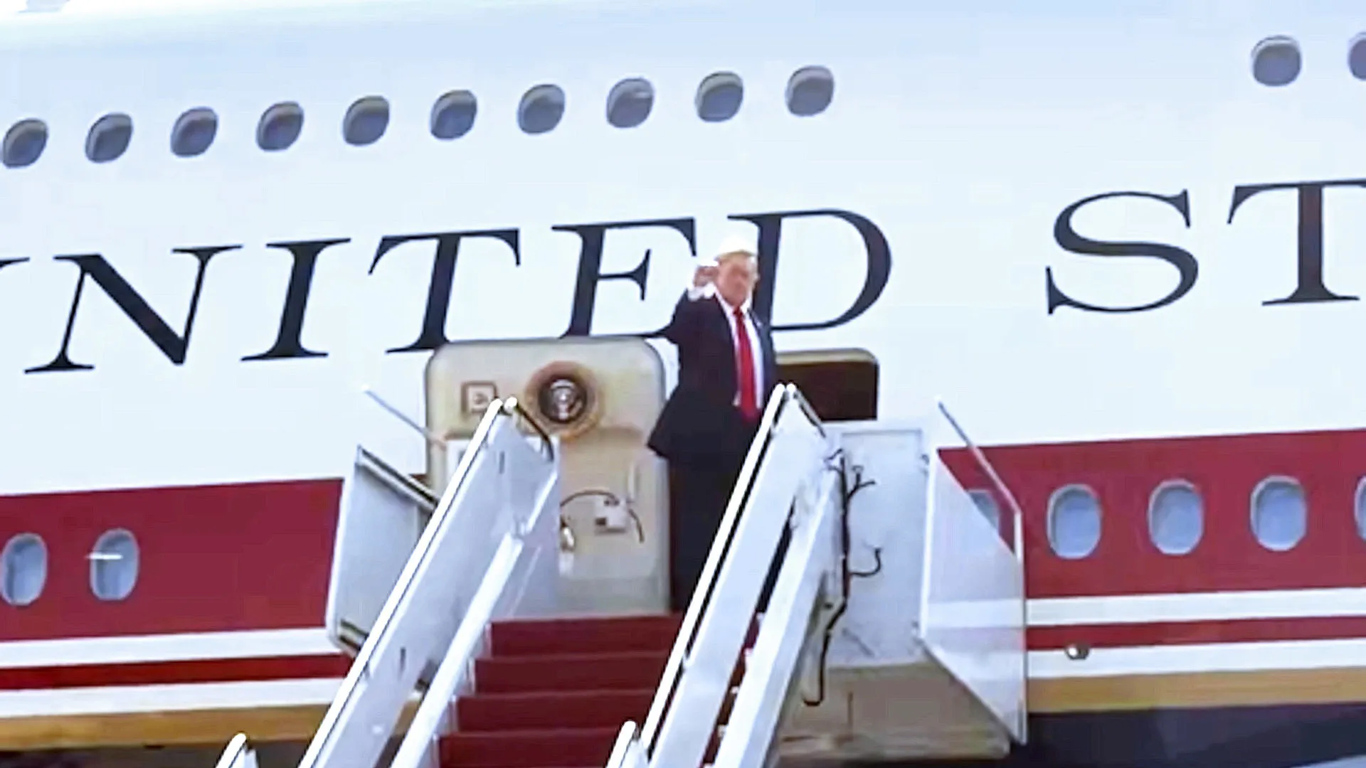 Trump'ın Kuzey Dakota Uçuşunda Tarihi VC-25B Bridge İlk Kez Air Force One Olarak Kullanıldı