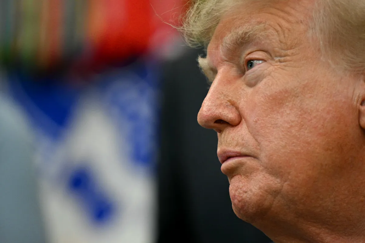 Trump'ın Onay Oranı Tarihi Dip Yaptı: Ekonomi Alarmı