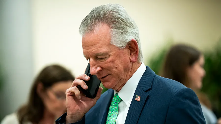 Tuberville: Uzun Yolculuklarda ChatGPT ile Konuşmayı Seviyorum
