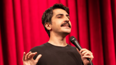 Türk komedyen Deniz Göktaş İslam ve Erdoğan'a hakaretten yargılanıyor