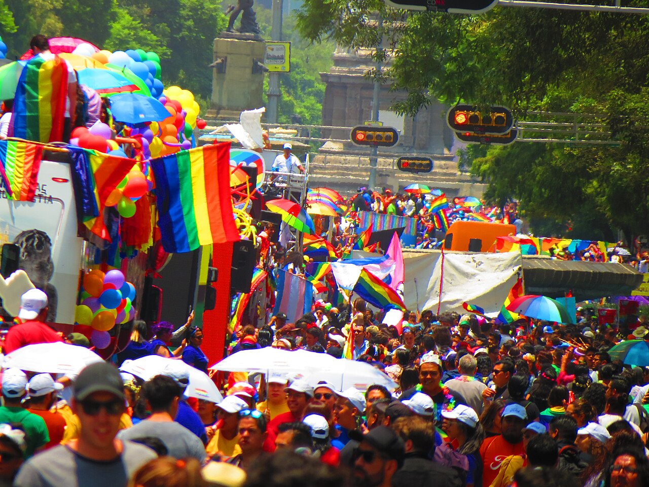 Türkiye'de LGBTQ+ Gruplarına Yönelik Baskınlarda 26 Gözaltı