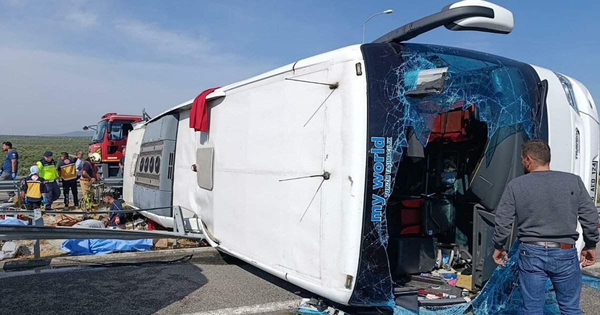 Türkiye'de Otobüs Kamyona Çarptı: 11 Ölü, 27 Yaralı