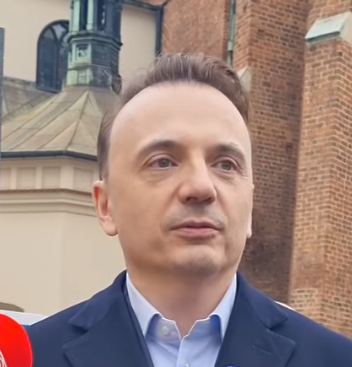 Tusk'a rağmen Kraków'da bağımsız aday Gibała kazandı