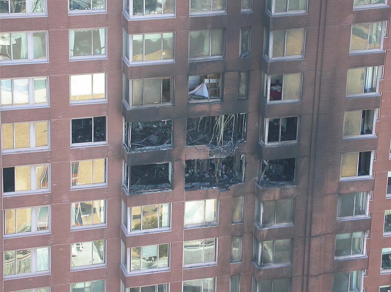 Çin'in en yüksek gökdelenlerinden birine uçak çarptı: CITIC Tower