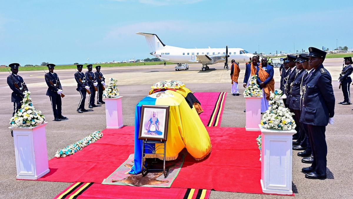 Uganda'nın Batı Bölgesinde Kral Oyo İçin Cenaze Töreni