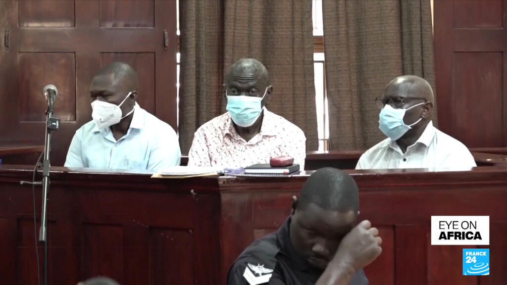 Uganda'da muhalif lider Besigye mahkemede fenalaştı, hastaneye kaldırıldı